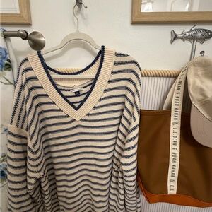 American Eagle Striped V-Neck Sweater – Cream & Navy – Size XL